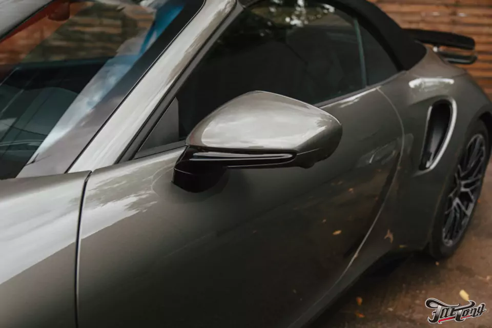 Забронировали Porsche 911 (992) Turbo S Cabriolet прозрачным глянцевым полиуретаном, защитили глянец в салоне, обработали кожу керамикой и обработали мягкую крышу